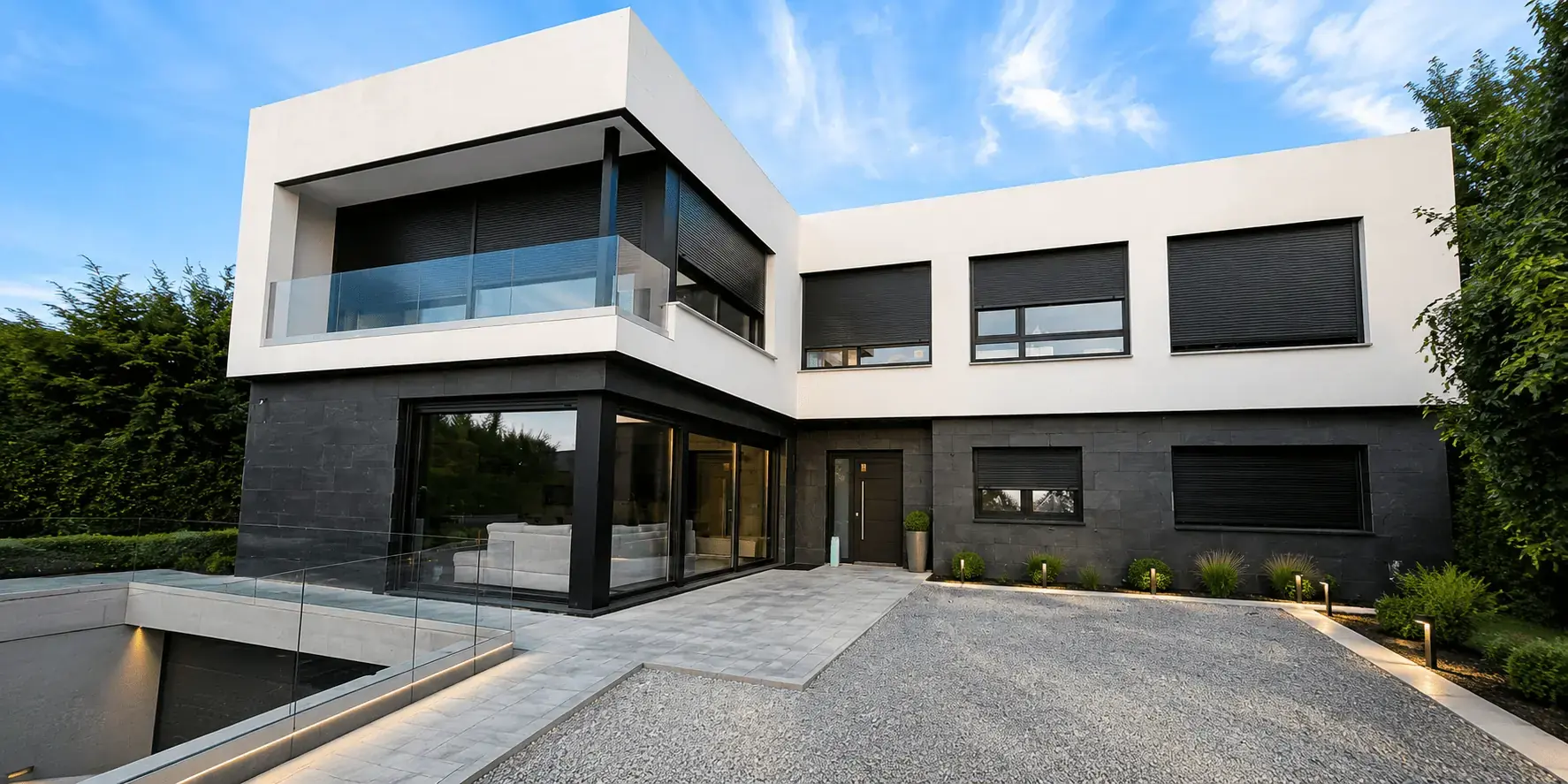 Fachada de vivienda unifamiliar contemporánea en San Lorenzo de El Escorial, Madrid
