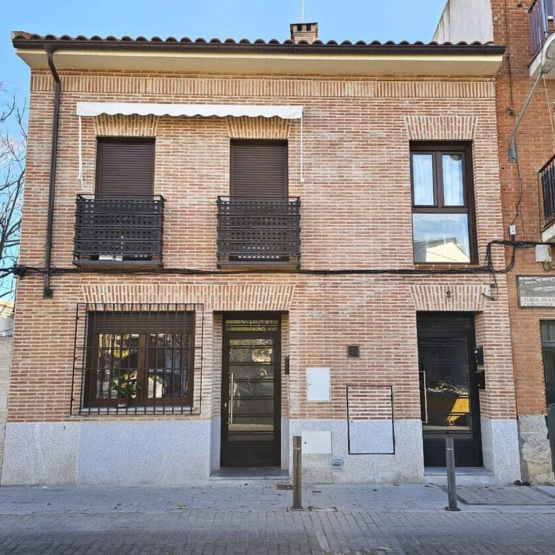 Edificio de 3 viviendas en Camarma de Esteruelas, Madrid – imagen 1