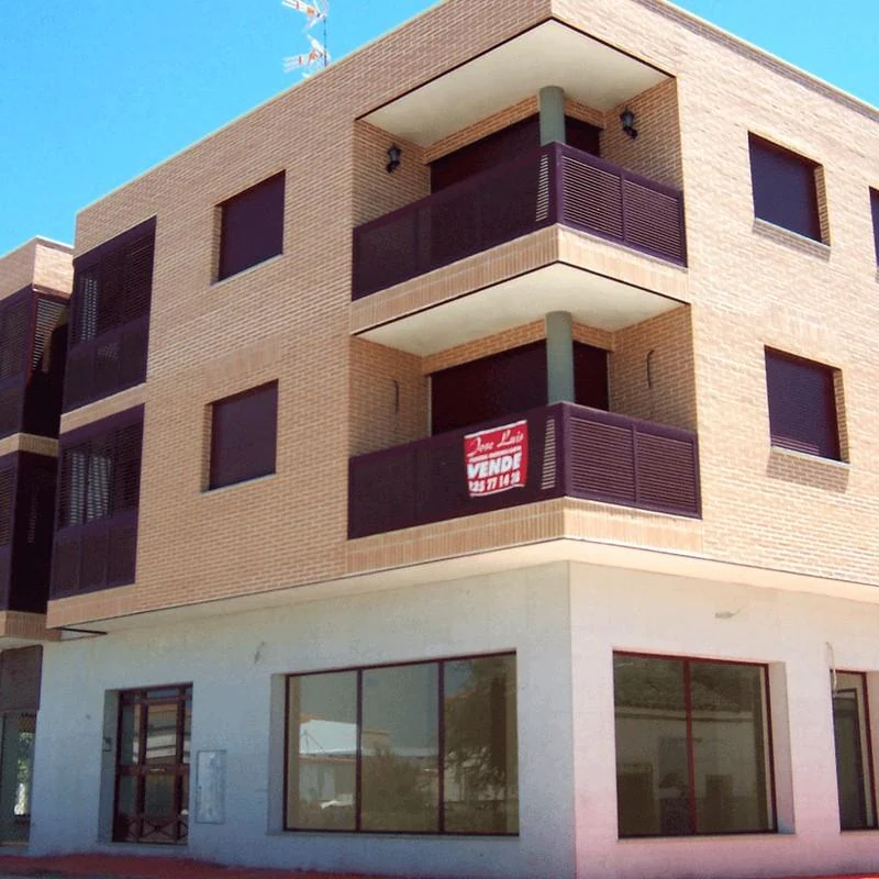 Edificio de cinco viviendas y locales en Carmena, Toledo – imagen 1