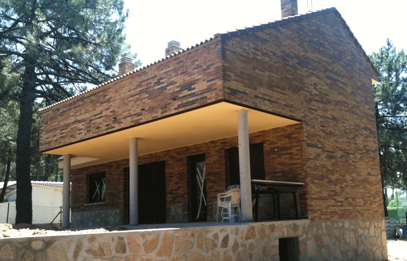 Vivienda unifamiliar aislada en Rozas de Puerto Real, Madrid – imagen 1